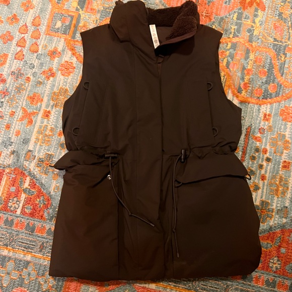 Lululemon StretchSeal Waterproof Down-Filled Vest
Espresso size 8 - Picture 5 of 8